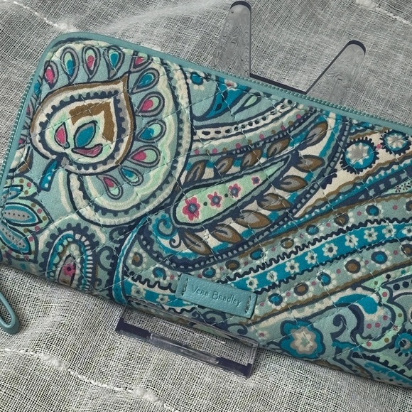 Vera Bradley Daisy Dot Paisley Continental Wallet RFID Zip Around Designer EUC - Picture 2 of 16